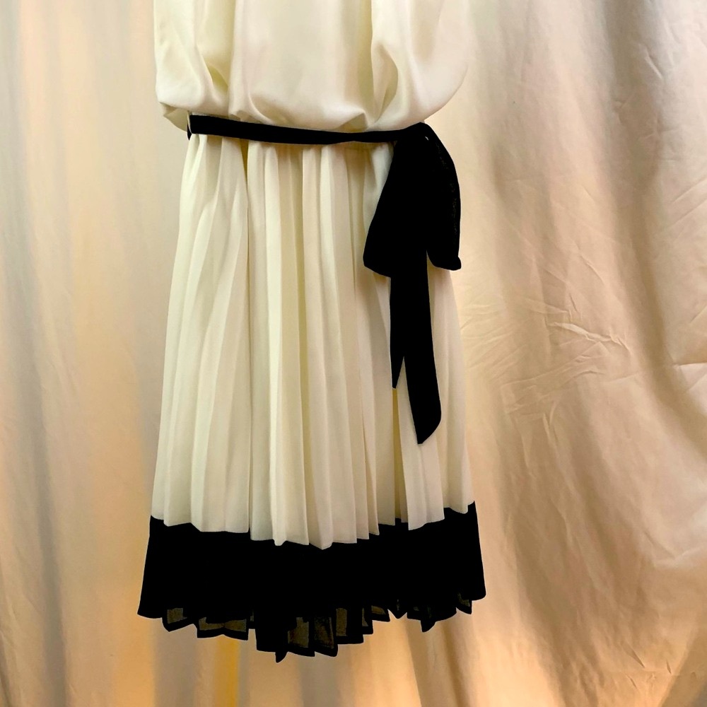Ya Los Angeles Silk Blend A Line Pleated Skirt Midi Dress w/ Keyhole Button Back